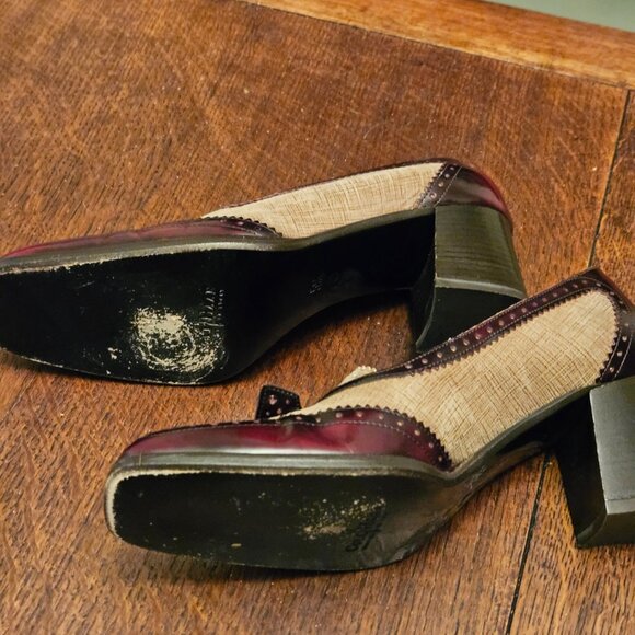 Vintage Cole Haan Loafers. Handmade in Itay. 2.5" Heel. Size 5 1/2 - Picture 6 of 6